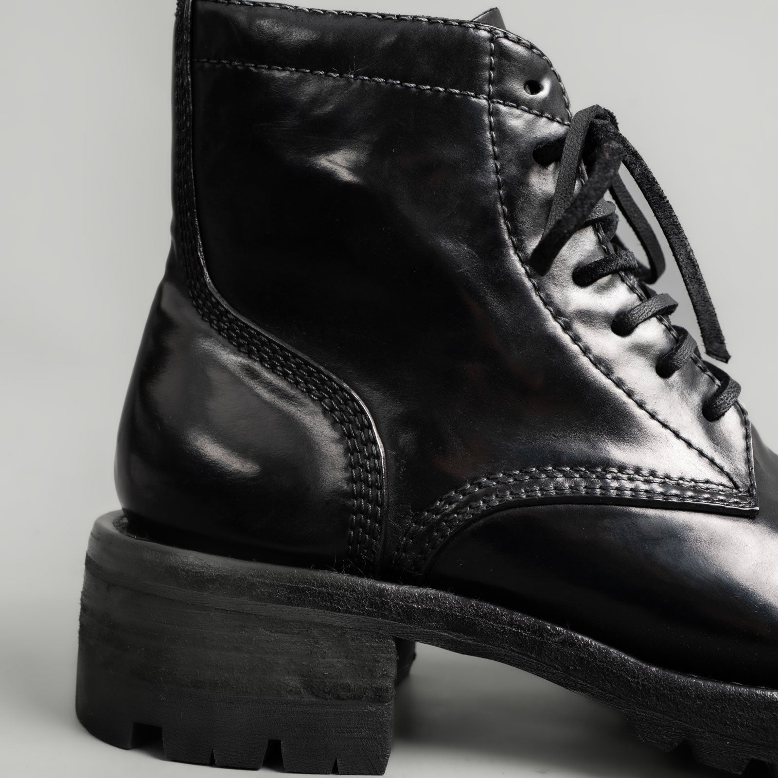 Washed Shell Cordovan Vibram Boots Black