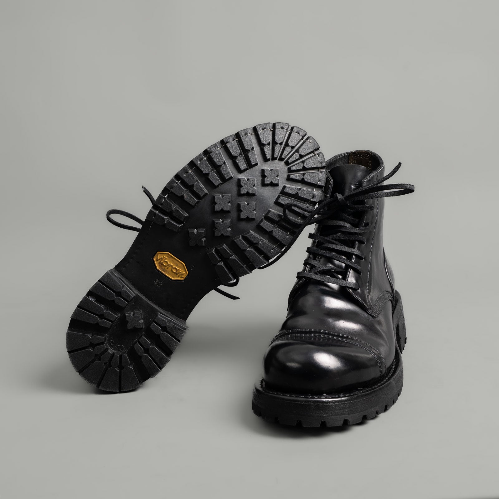 Washed Shell Cordovan Vibram Boots Black